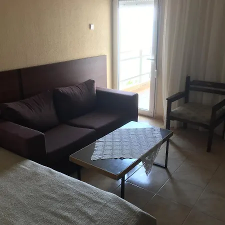 Achillion ماكريغيالوس