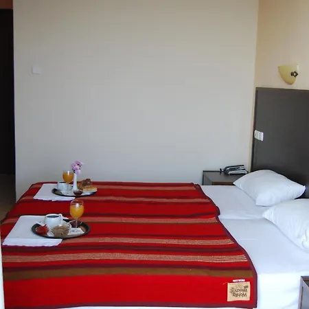 Achillion ماكريغيالوس