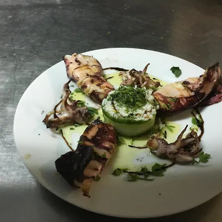 Achillion ماكريغيالوس